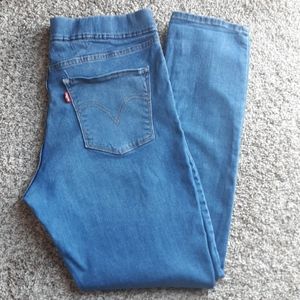 Levi's Pull On Skinny jeans
